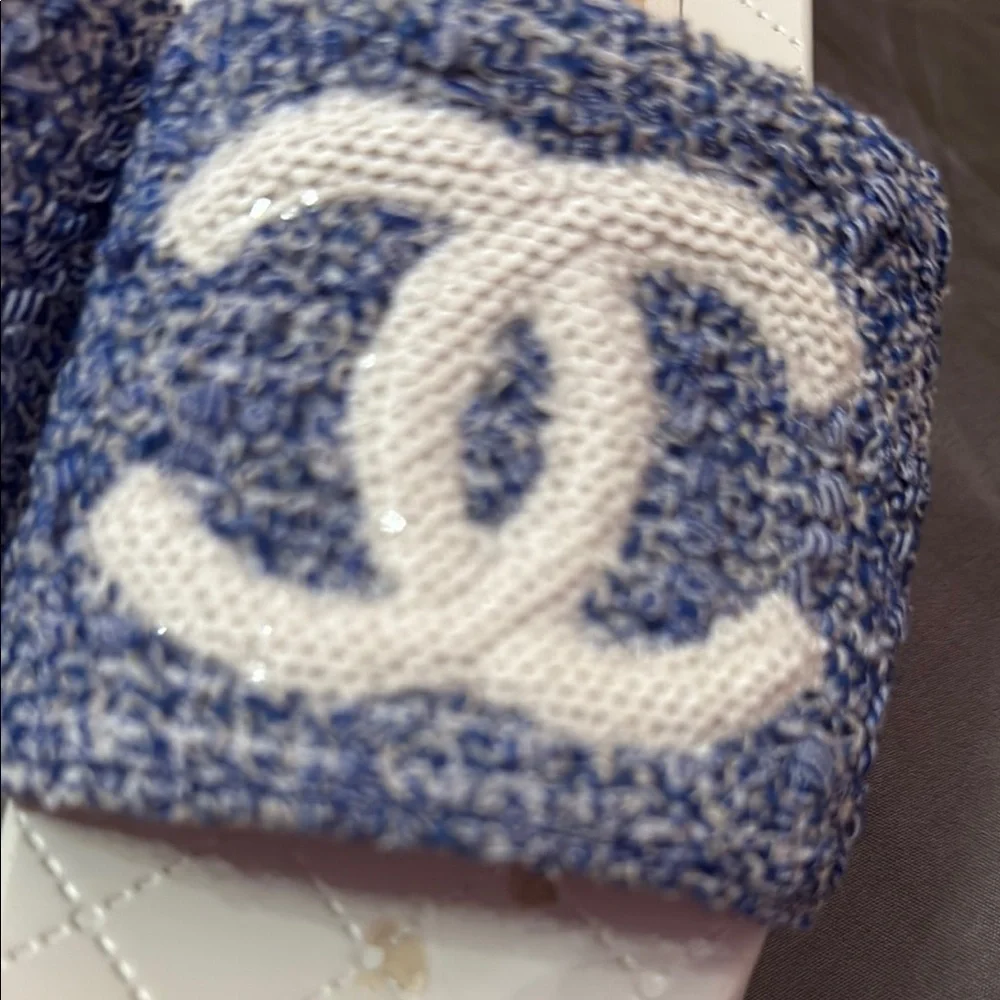 Chanel Blue and White Sandals with Iconic Design - Picture 3 of 7